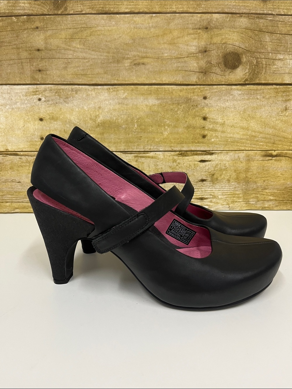 Tsubo Women’s Black Mary Jane Heels with Pink Lining size 8